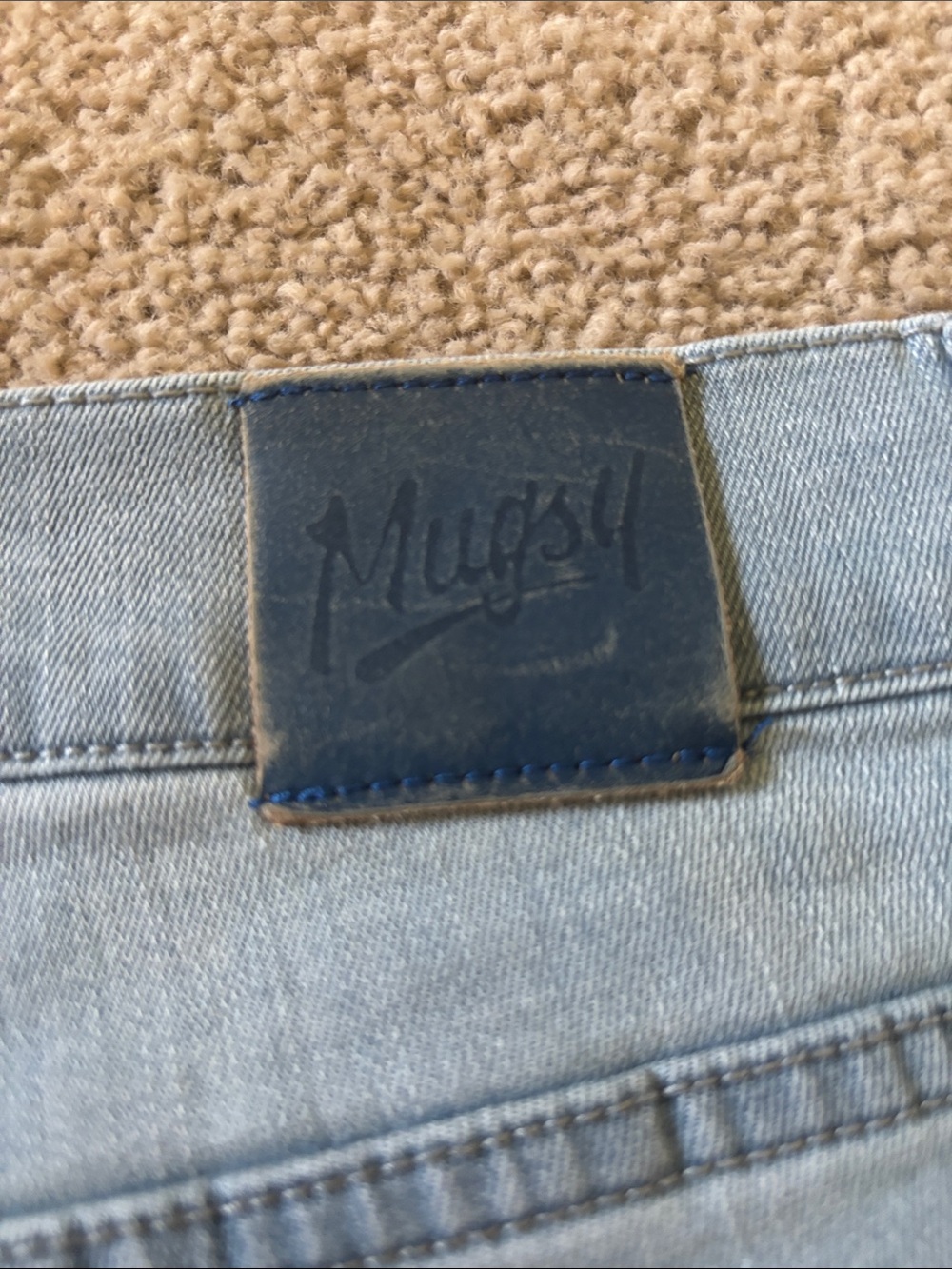men's Straight Leg Jeans in Light Blue Wash - Picture 5 of 6